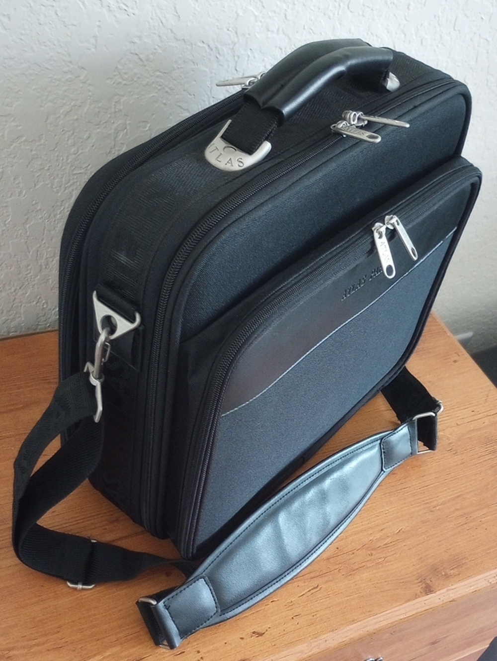 ATLAS Laptop & Document Travel Bag-UNISEX - Picture 2 of 10